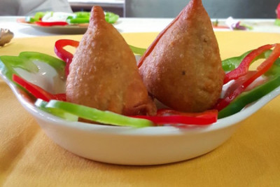Veg. Samosa (2pcs)