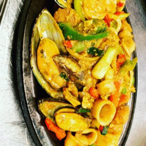 Kang Lueng Talay (Seafood Yellow Curry)**