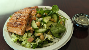 Grill Salmon salad